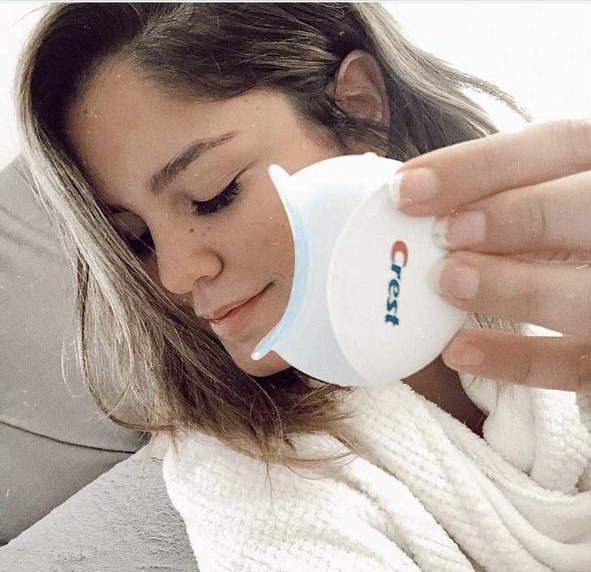 Efekty wybielania zębów różnymi seriami Crest Whitestrips – od Gentle po Supreme Professional